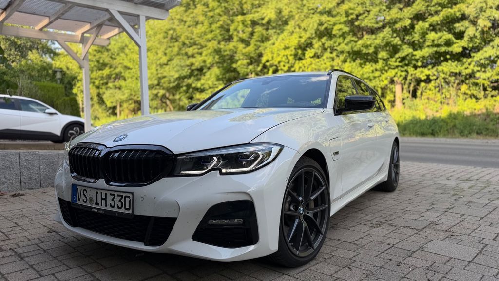 Image of BMW 330