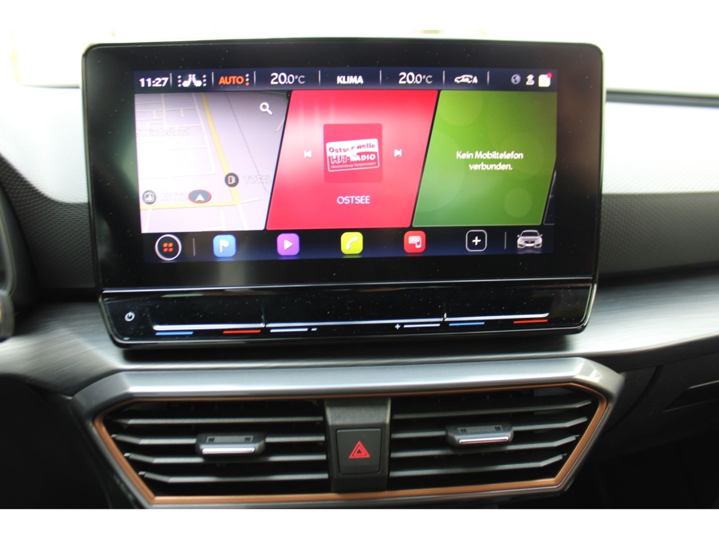Fahrzeugabbildung CUPRA Leon 2.0 TSI VZ DSG ACC LED Navi PDC RFK SHZg DA