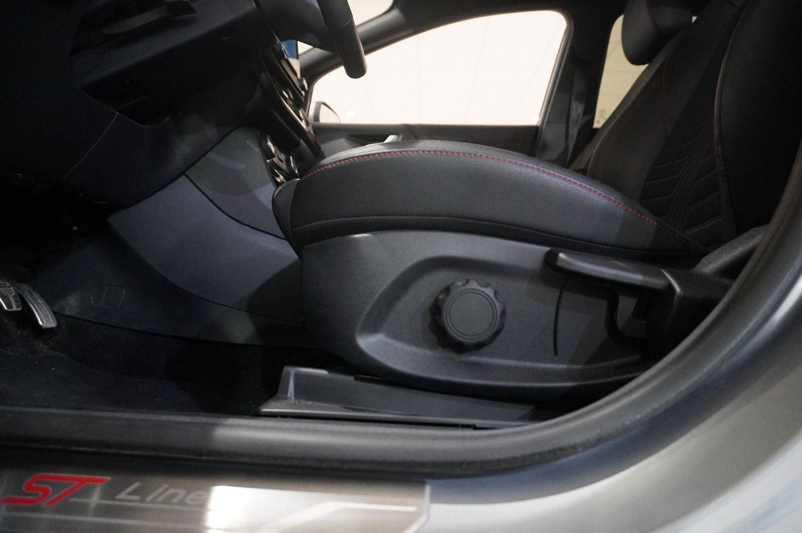 Fahrzeugabbildung Ford Puma 1.0 ST-LINE X NAVI/LED/KAMERA/SPORT/B&O/AHK