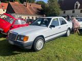 Mercedes-Benz Mercedes W124 - Mercedes-Benz W124 aus dem Jahr 1988