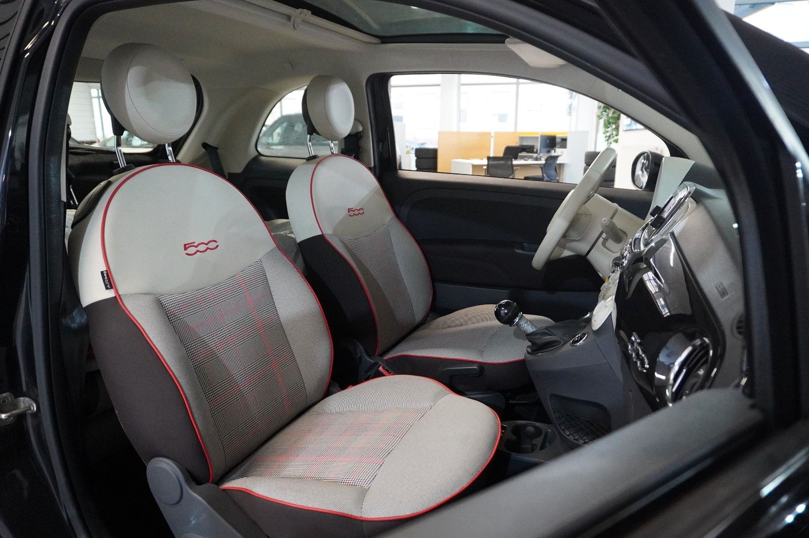 Fahrzeugabbildung Fiat 500 1.2 LOUNGE LED/PANO./USB/NEBEL/TOUCH/PDC