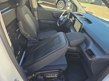 Bild 16 Ford Transit Courier BEV Trend Apple CarPlay Android