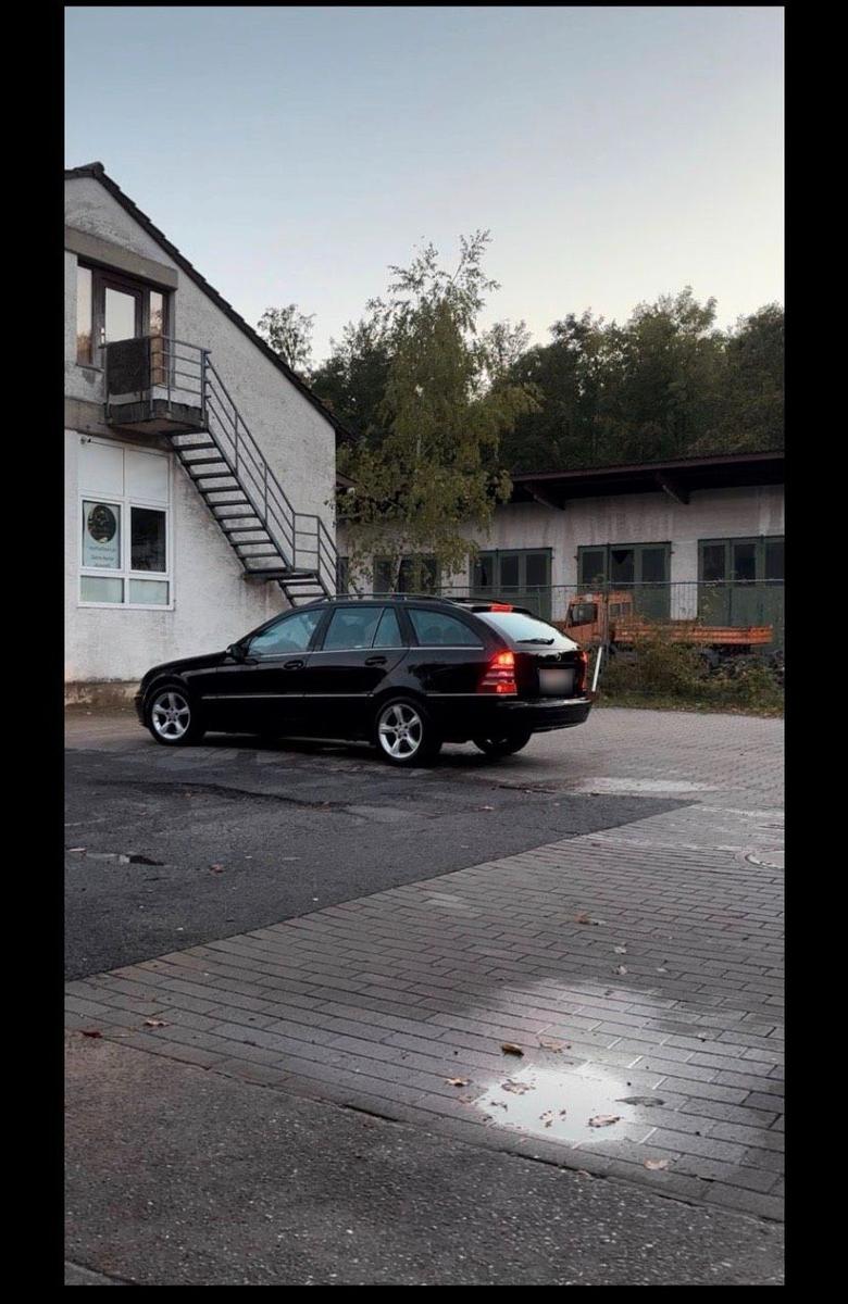 Mercedes-Benz 220 2004 — вигляд ззаду