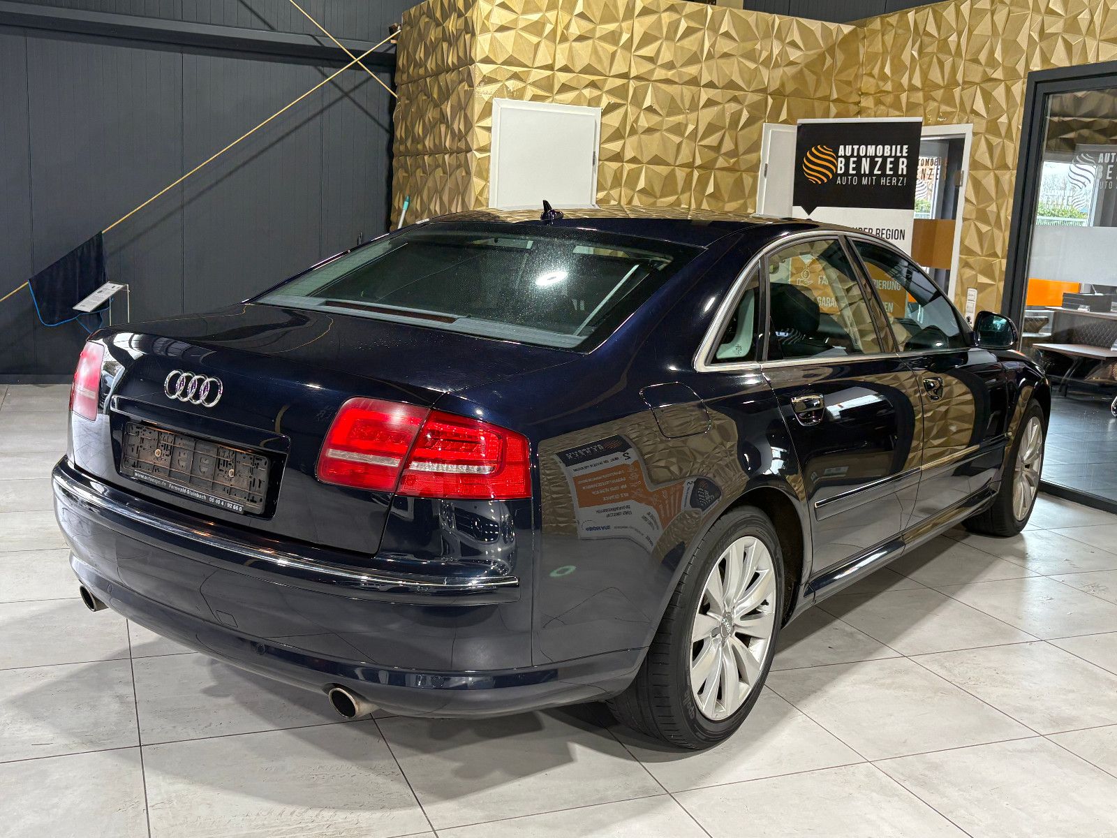 Fahrzeugabbildung Audi A8 3.2 FSI quattro/XENON/NAVI/PDC/LEDER/AUTOMATI