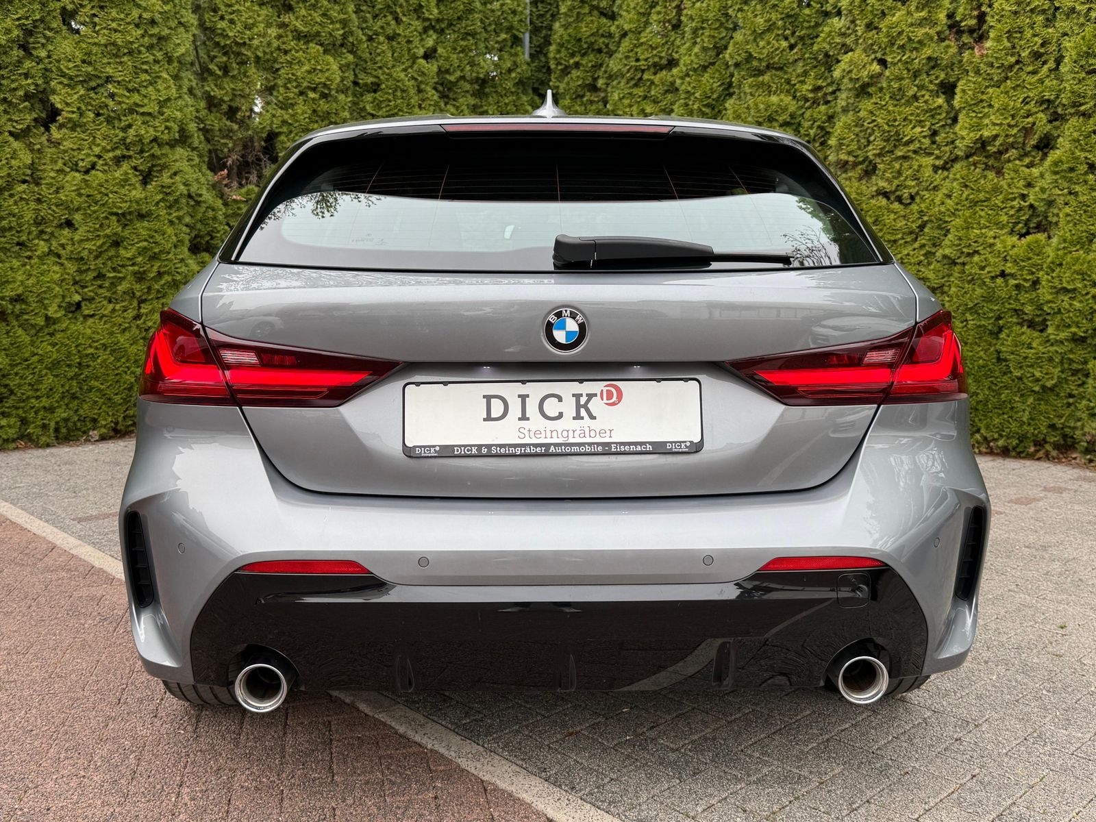 Fahrzeugabbildung BMW 118  d Aut. M Sport LED+NAVI+SHZ+AHK+AMBI+CARPL+