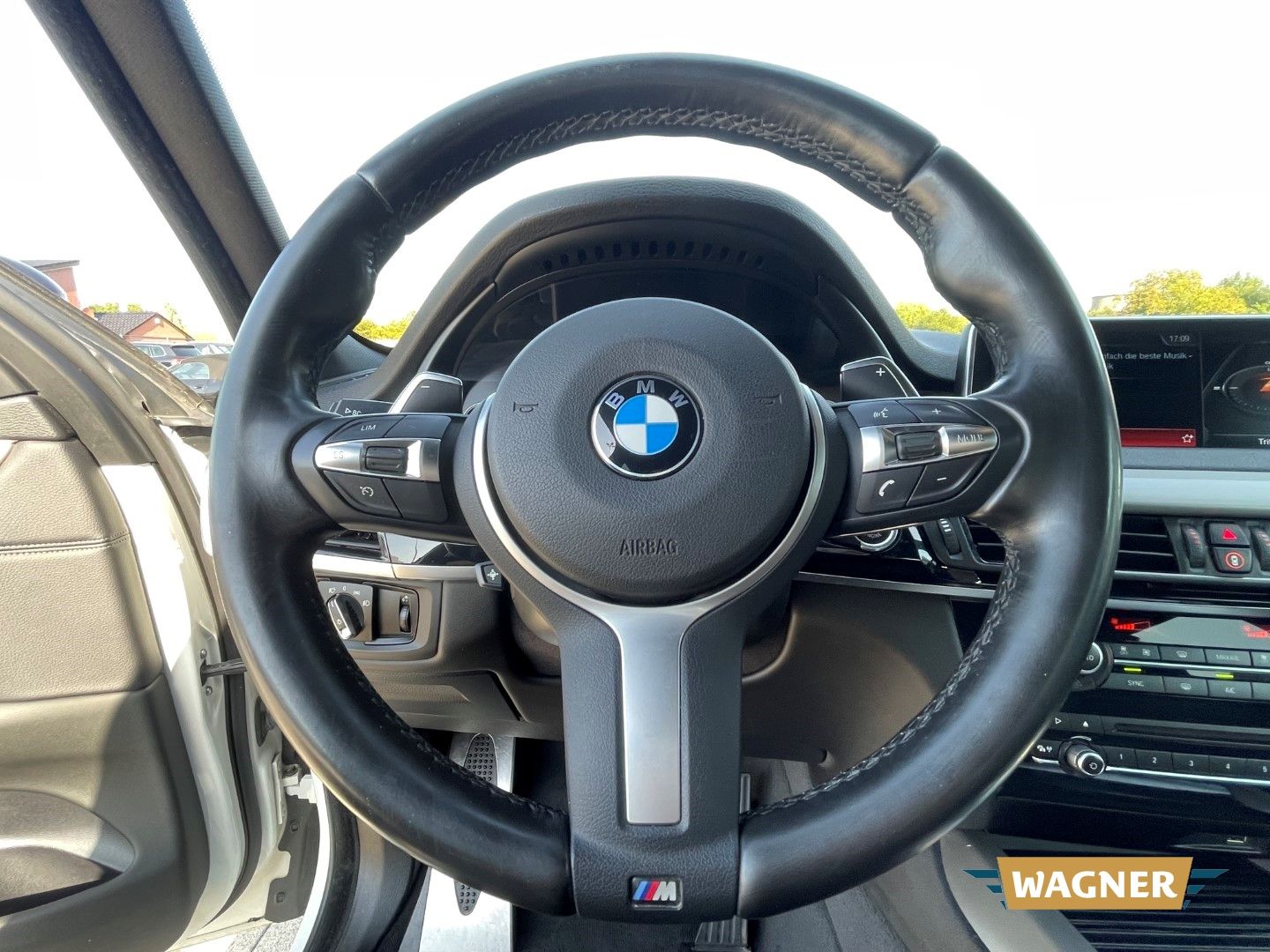 Fahrzeugabbildung BMW X5 xDrive 30 d M-Sport Standheizung Keyless