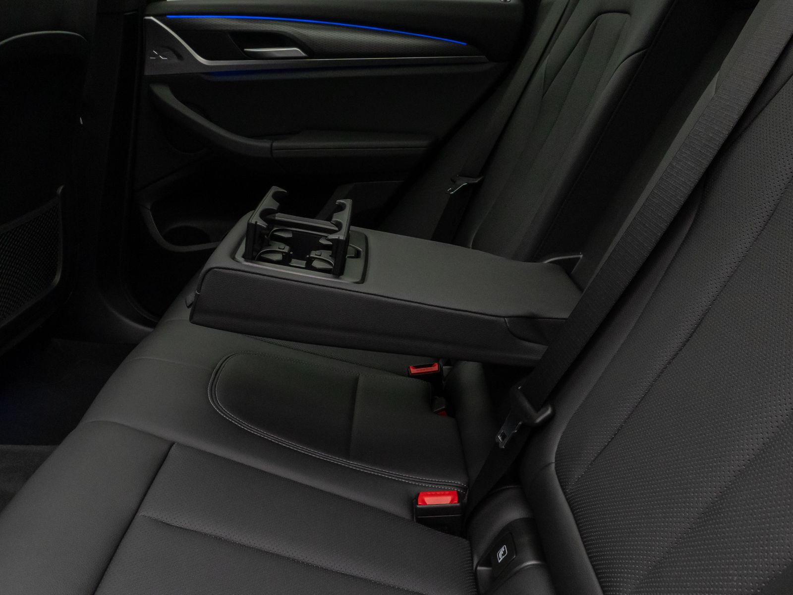 Fahrzeugabbildung BMW X3 xD20d M Sport Panorama Kamera Laser HUD HiFi