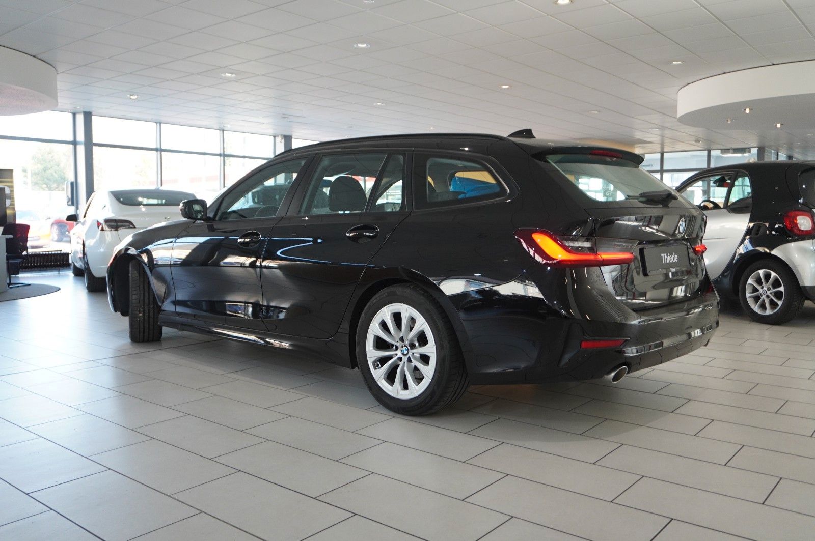 Fahrzeugabbildung BMW 318D TOURING ADVANTAGE NAVI/LED/VIRTUAL/SHZ/DAB+