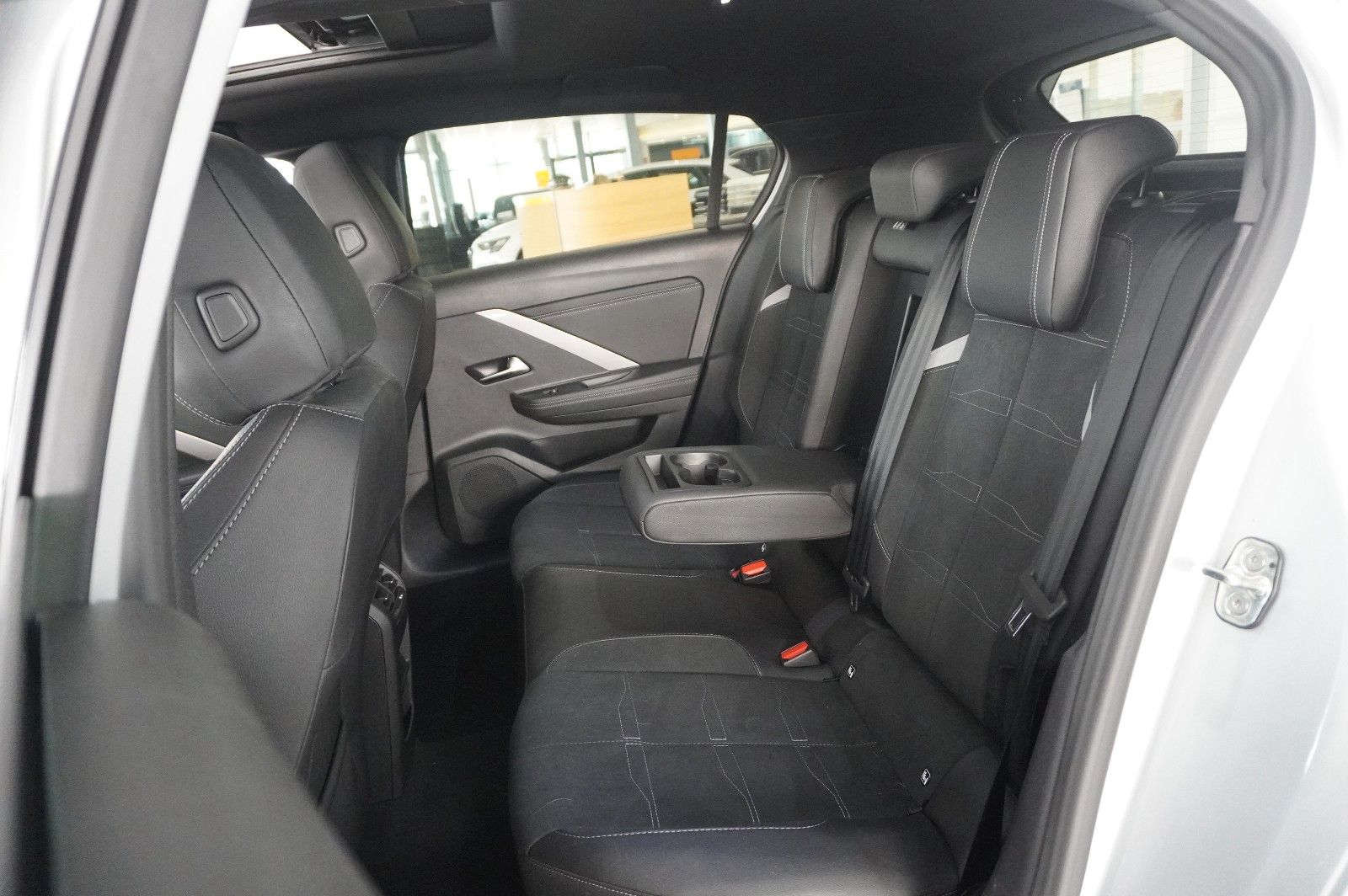 Fahrzeugabbildung Opel Astra L Lim. 1.2T GS LINE NAVI/LED/360°/PANO/DAB