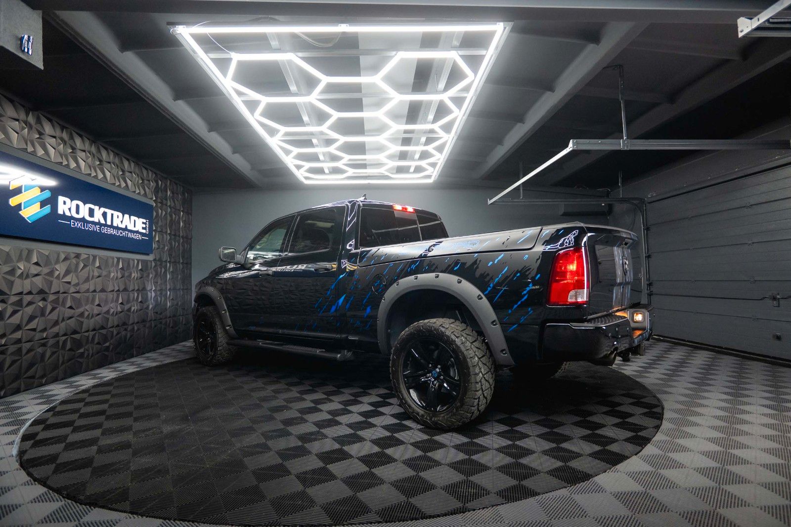 Fahrzeugabbildung Dodge RAM 5.7 V8 HEMI 4x4 OFFROAD Night LONGBED RAMBOX