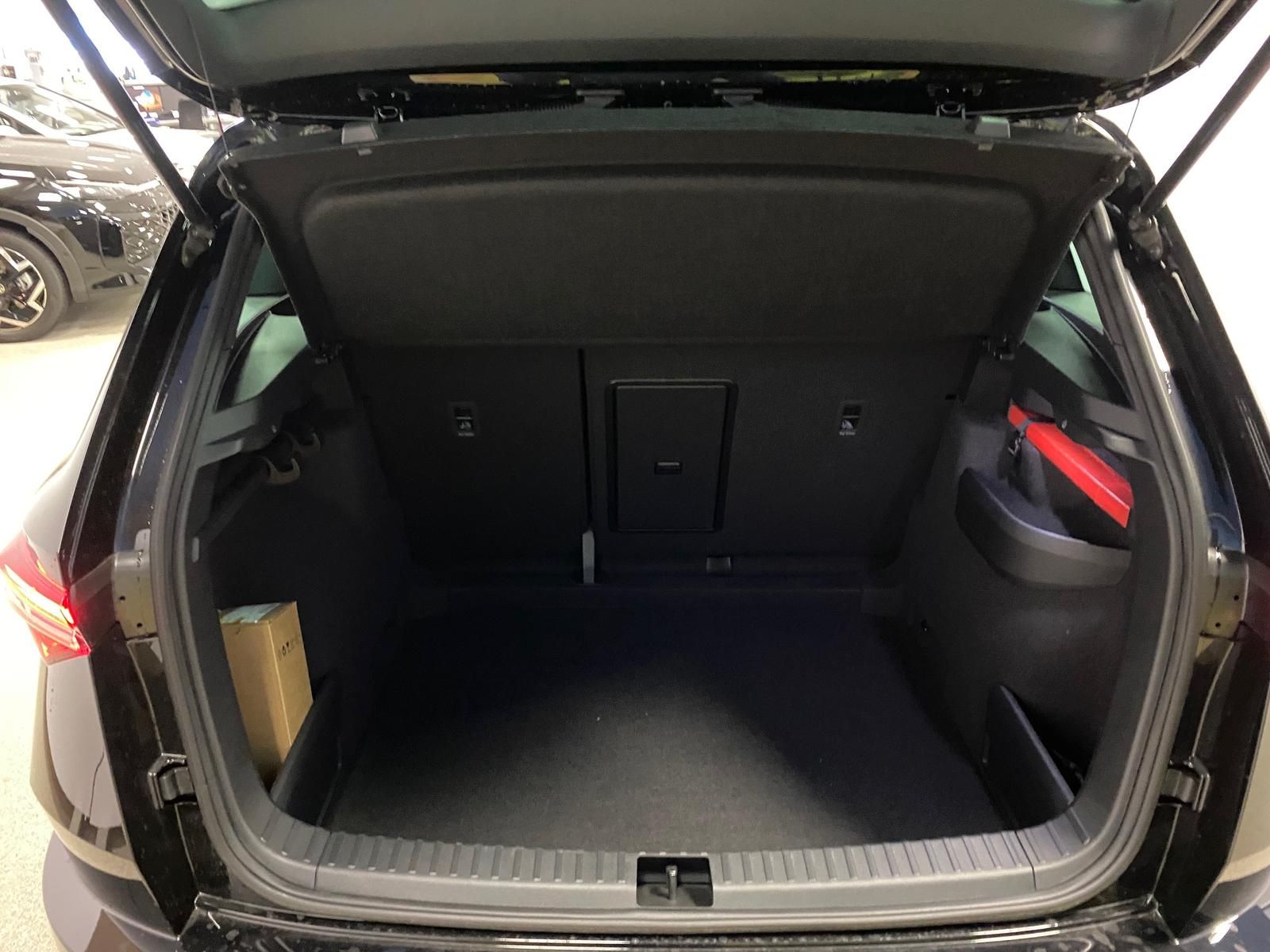 Fahrzeugabbildung SKODA Karoq 1.5 TSI SPORTLINE+MATRIX+ACC+AHK+APP+RFK++