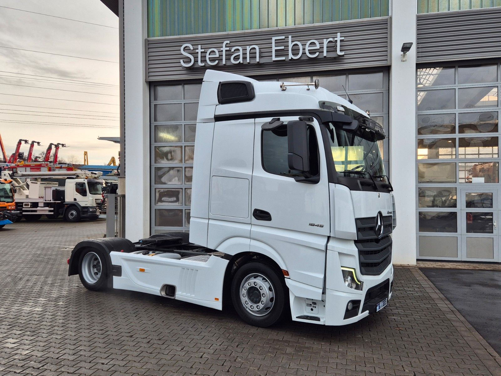 Fahrzeugabbildung Mercedes-Benz Actros 1845 LSnRL Standklima Vollspoiler