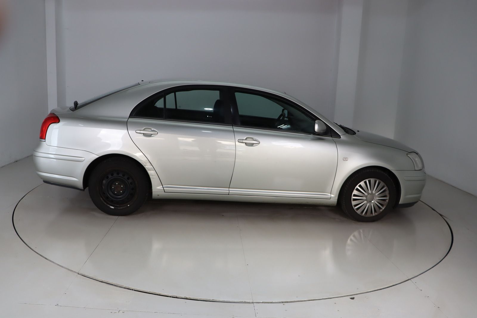 Fahrzeugabbildung Toyota Avensis 2.0-l-VVT-i Executive