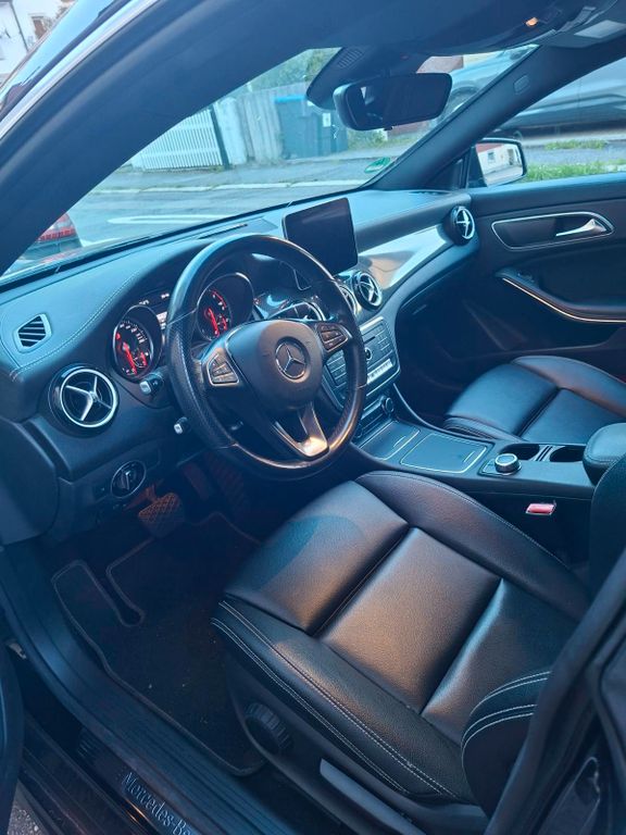 Image of Mercedes-Benz CLA 200