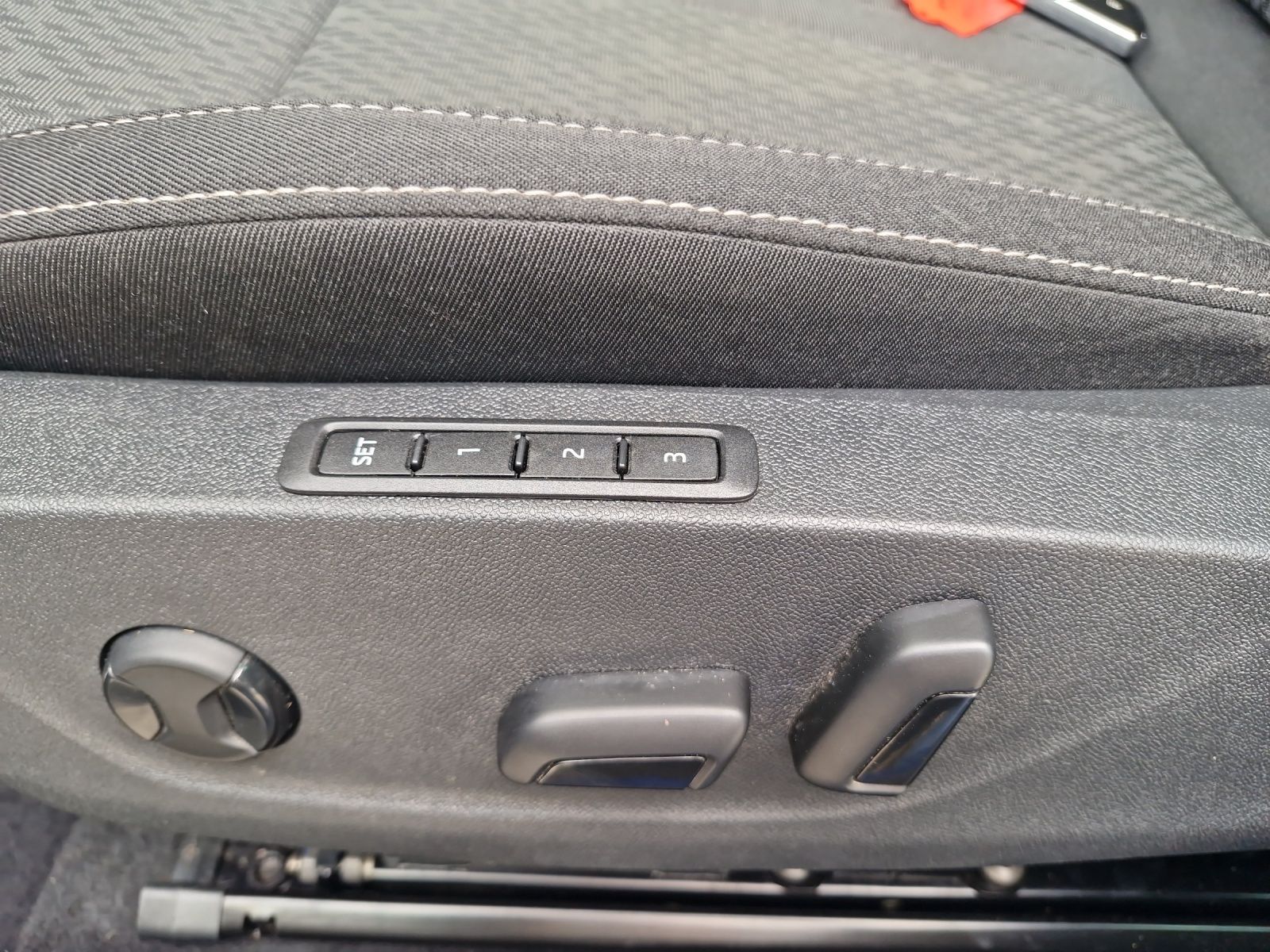 Fahrzeugabbildung SKODA Octavia Combi Style iV 1.4 TSI DSG AHZ ACC LED P