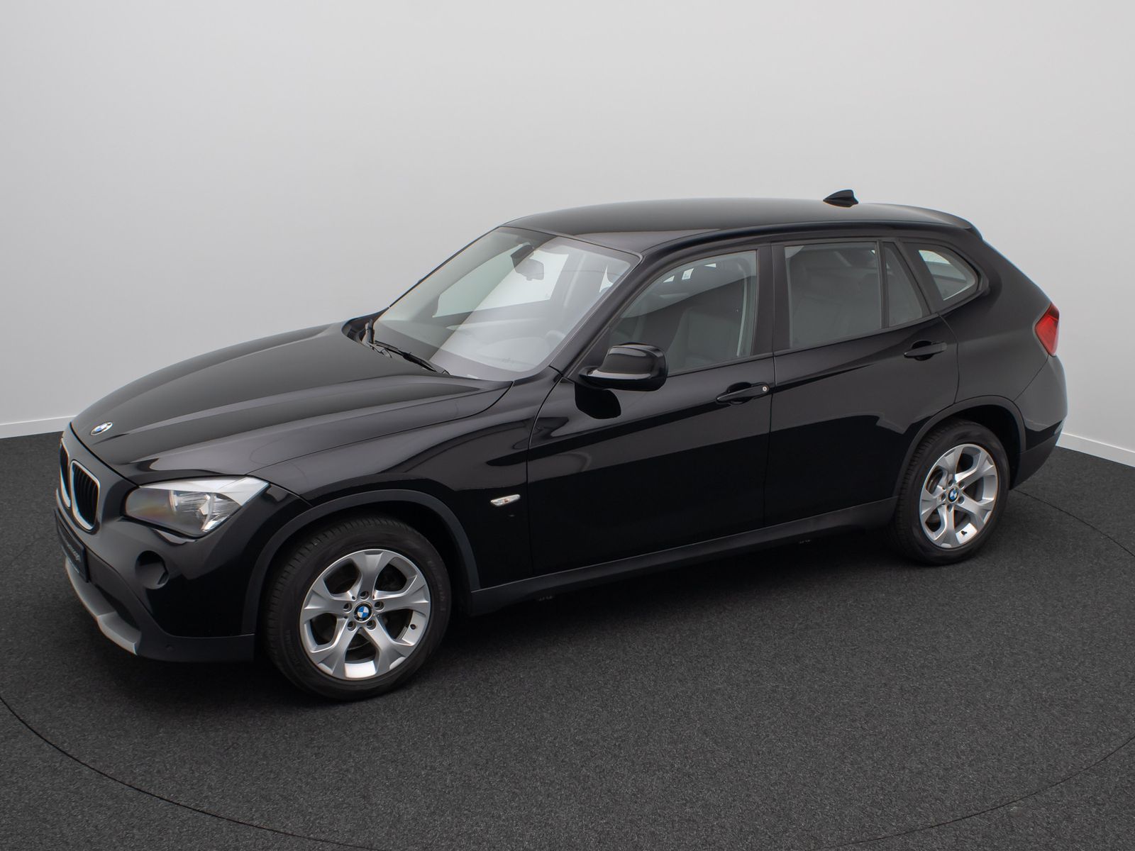 Fahrzeugabbildung BMW X1 sD18d PDC HiFi Leder KlimaAut Multilenkrad LM