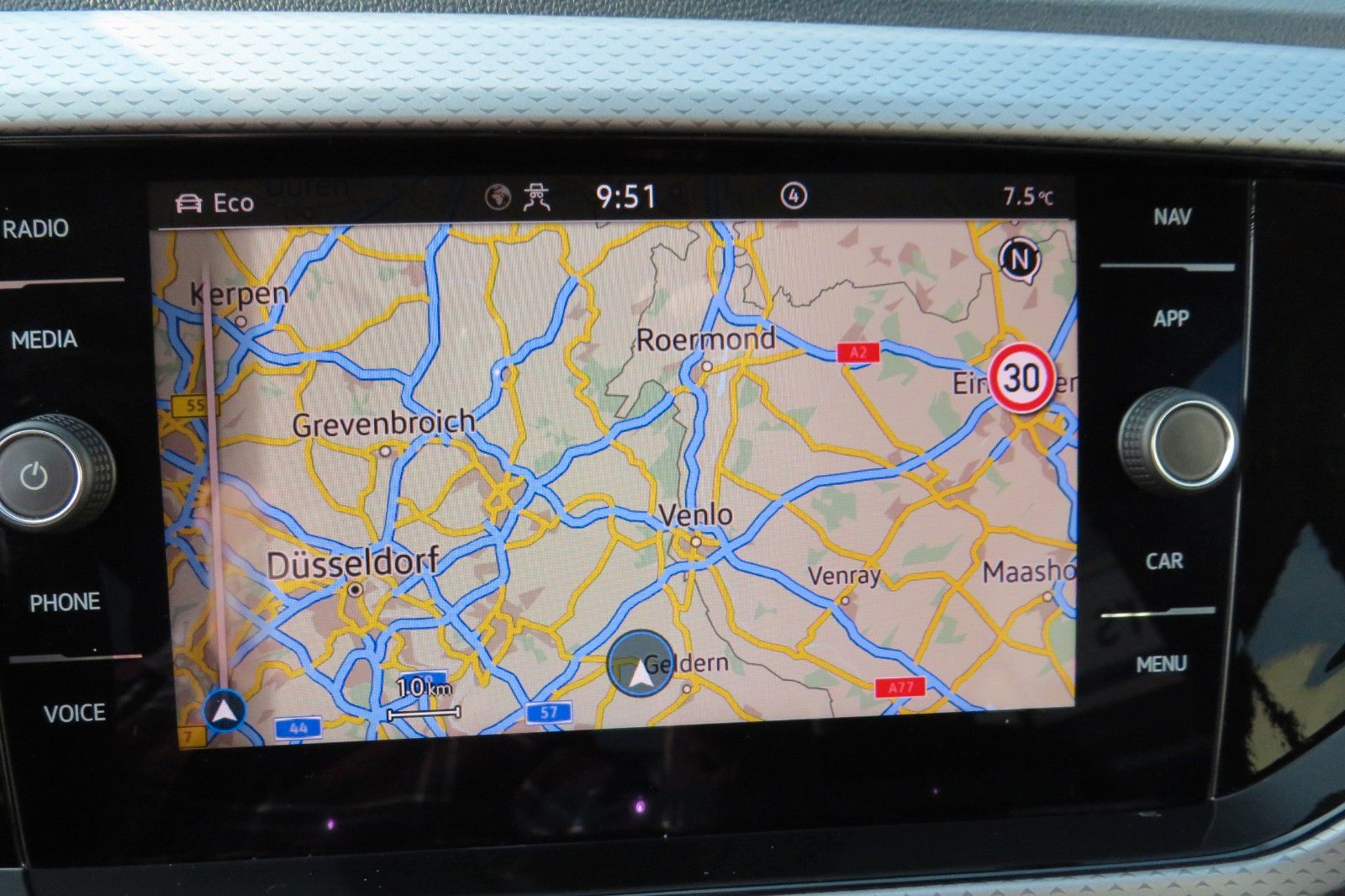 Fahrzeugabbildung Volkswagen T-Cross Active ACC NAVI APP GJ SITZH. PDC 1HD