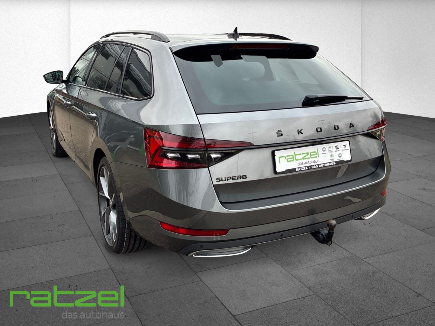 Fahrzeugabbildung SKODA Superb Combi Sportline 2.0 TDI T-Leder Navi AHK