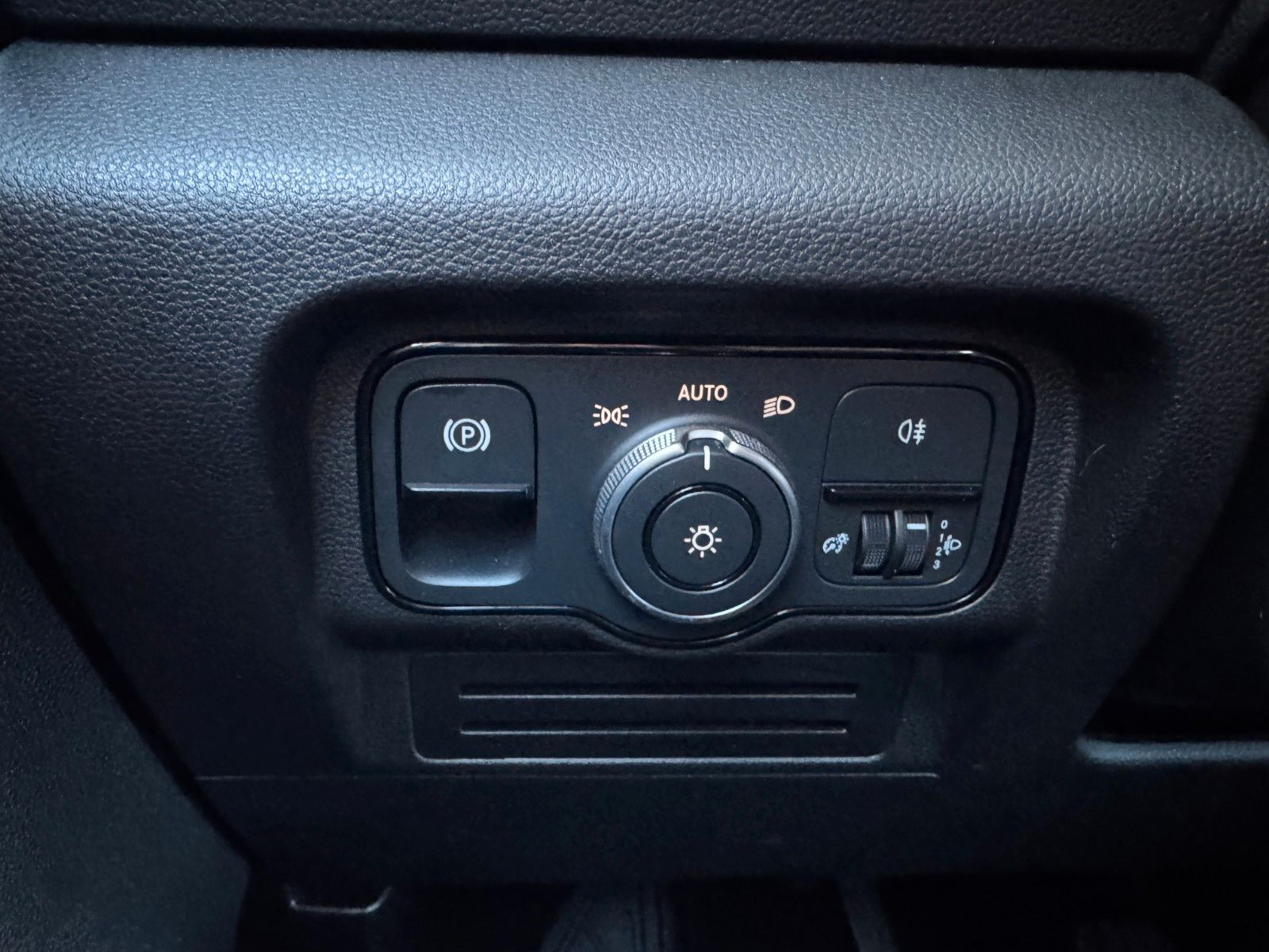 Fahrzeugabbildung Mercedes-Benz T 180 d MBUX Tempomat