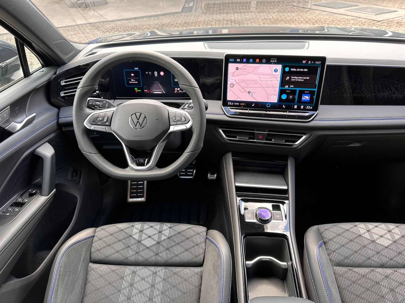Fahrzeugabbildung Volkswagen Tiguan 1.5 eTSI R-Line DSG AHK/Navi/APP/LED/SHZG