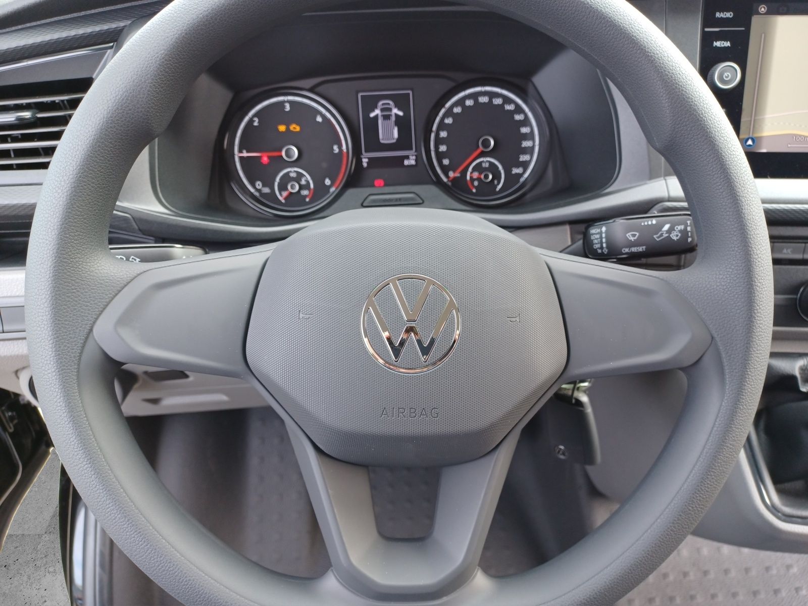 Fahrzeugabbildung Volkswagen T6.1 Transporter Kombi TDI LR NAVI LED KLIMA