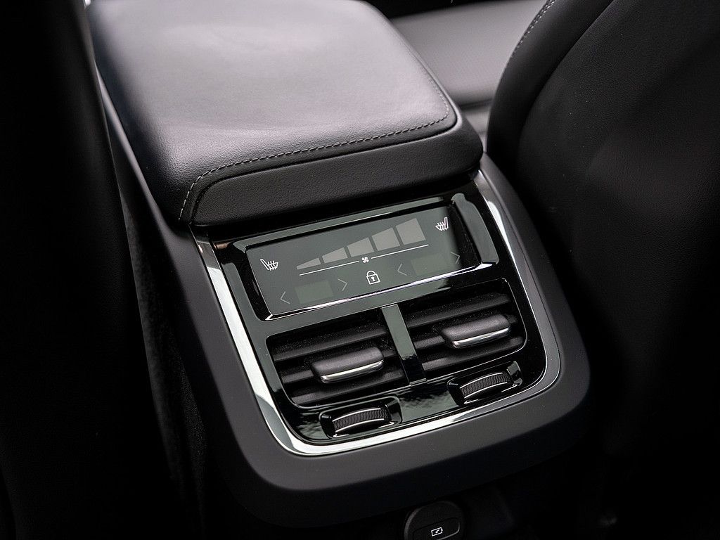 Volvo V60 Cross Country B5 AWD Ultimate 360° PANO HUD foto 6