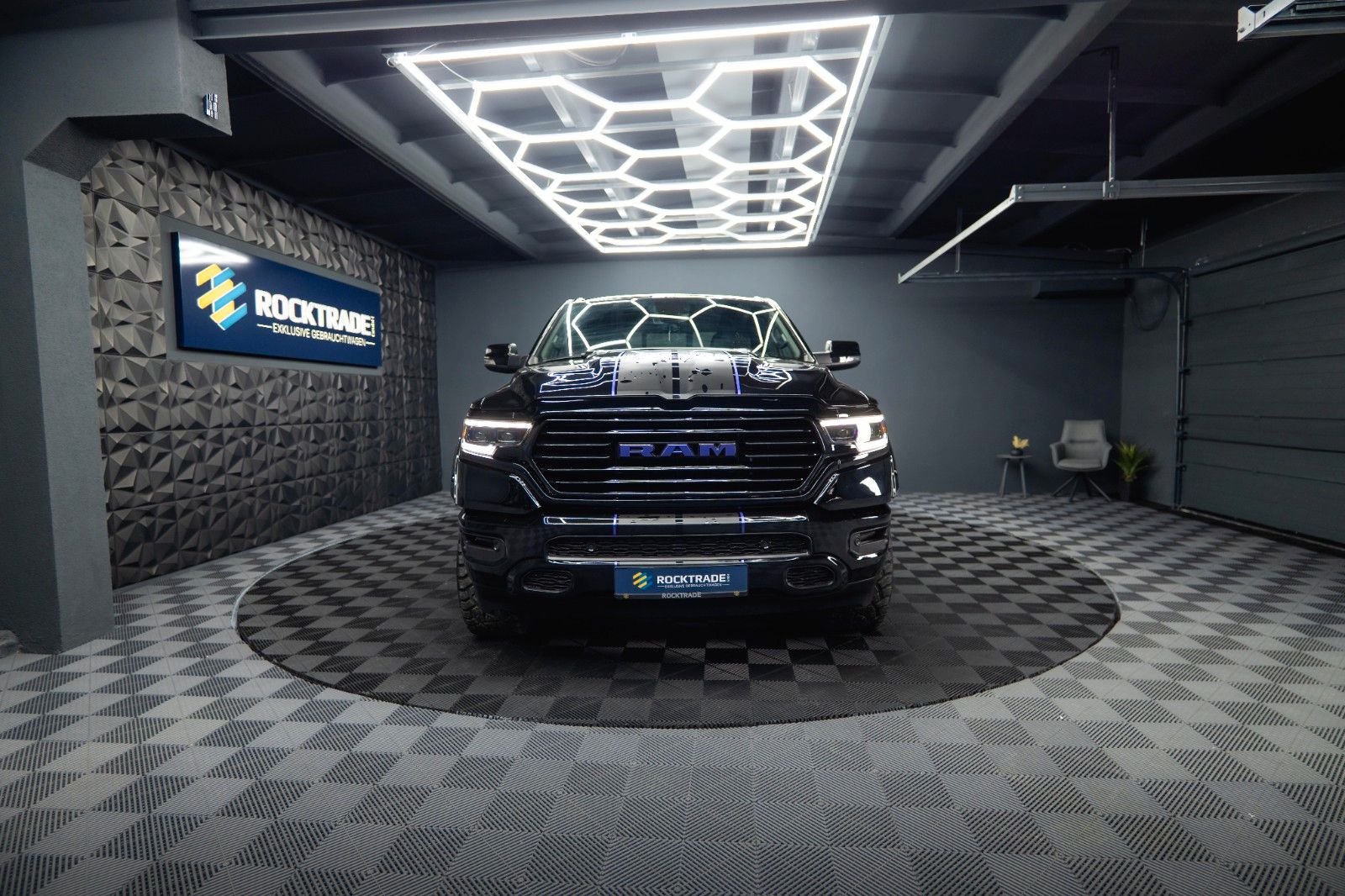Fahrzeugabbildung Dodge RAM 5.7 V8 HEMI 4x4 LIMITED NightOffroad LONGBED