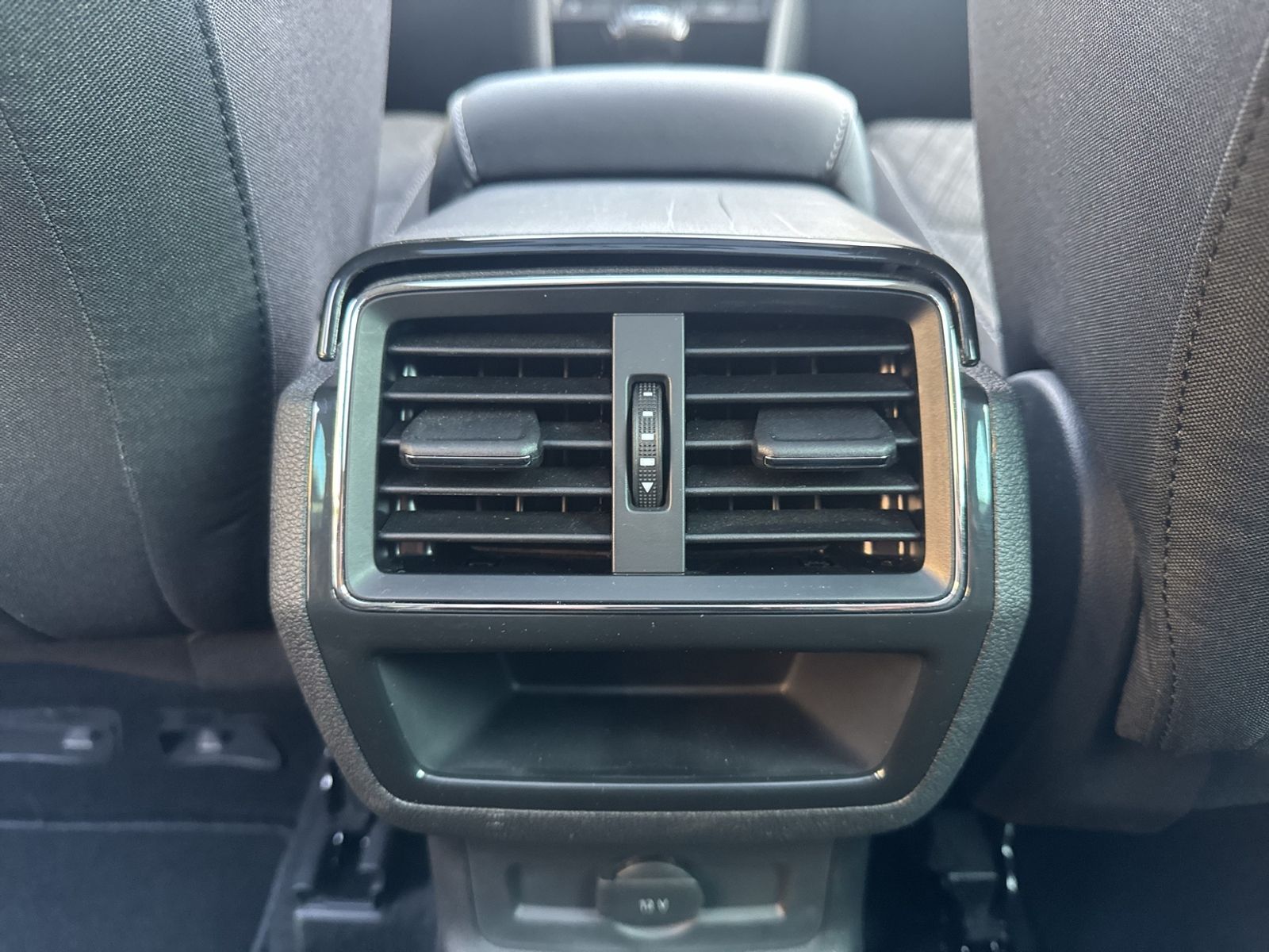 Karoq 2.0 TDI Style 4x4, AHK, PANO, Standheizung