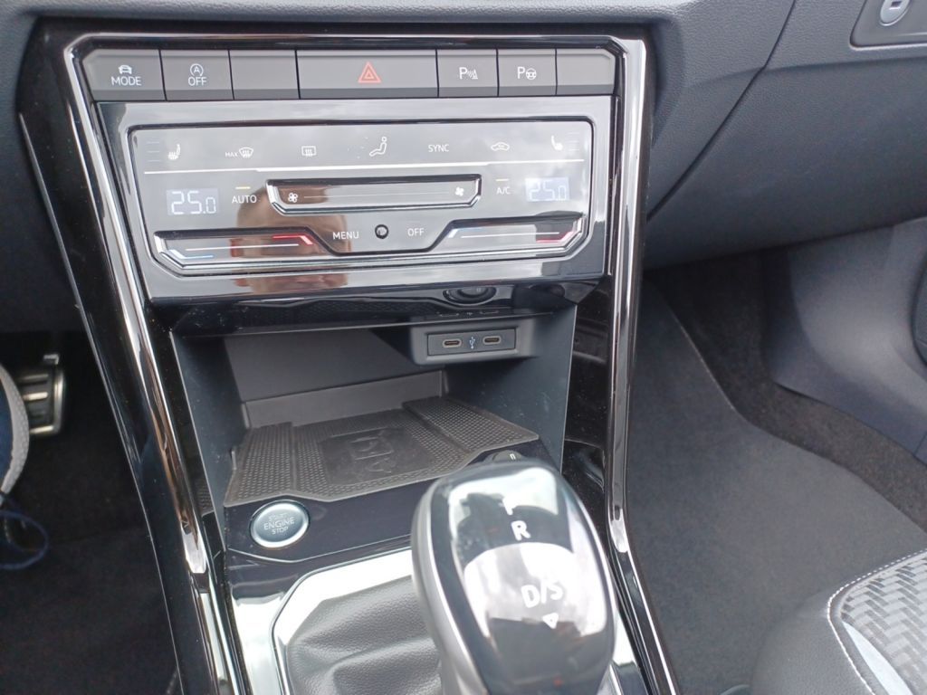 Fahrzeugabbildung Volkswagen T-Roc Cabriolet 1.5 TSI DSG R-Line Navi, DCC, Ka