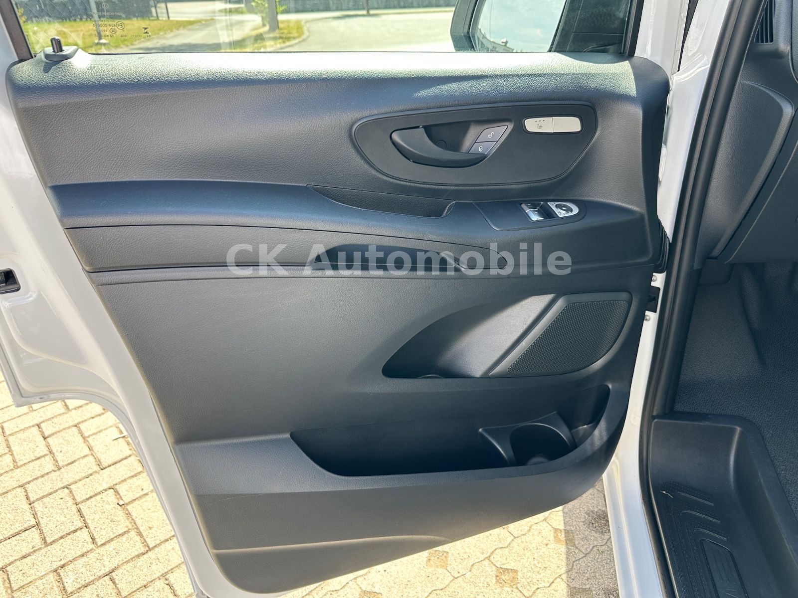 Fahrzeugabbildung Mercedes-Benz Vito Tourer 119 PRO lang/9 Sitze/Navi/LED/Kamera