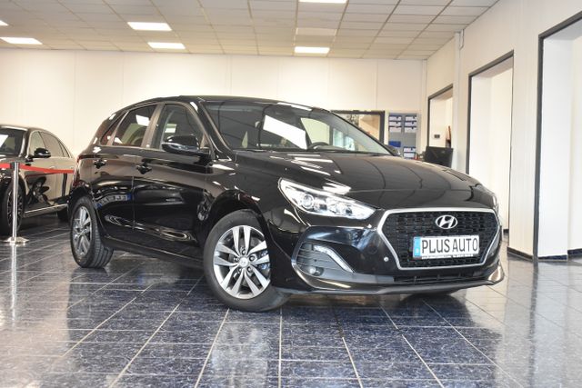 Hyundai i30 YES! Lim. Navi Kamera Temp PDC 1-Hand Alu