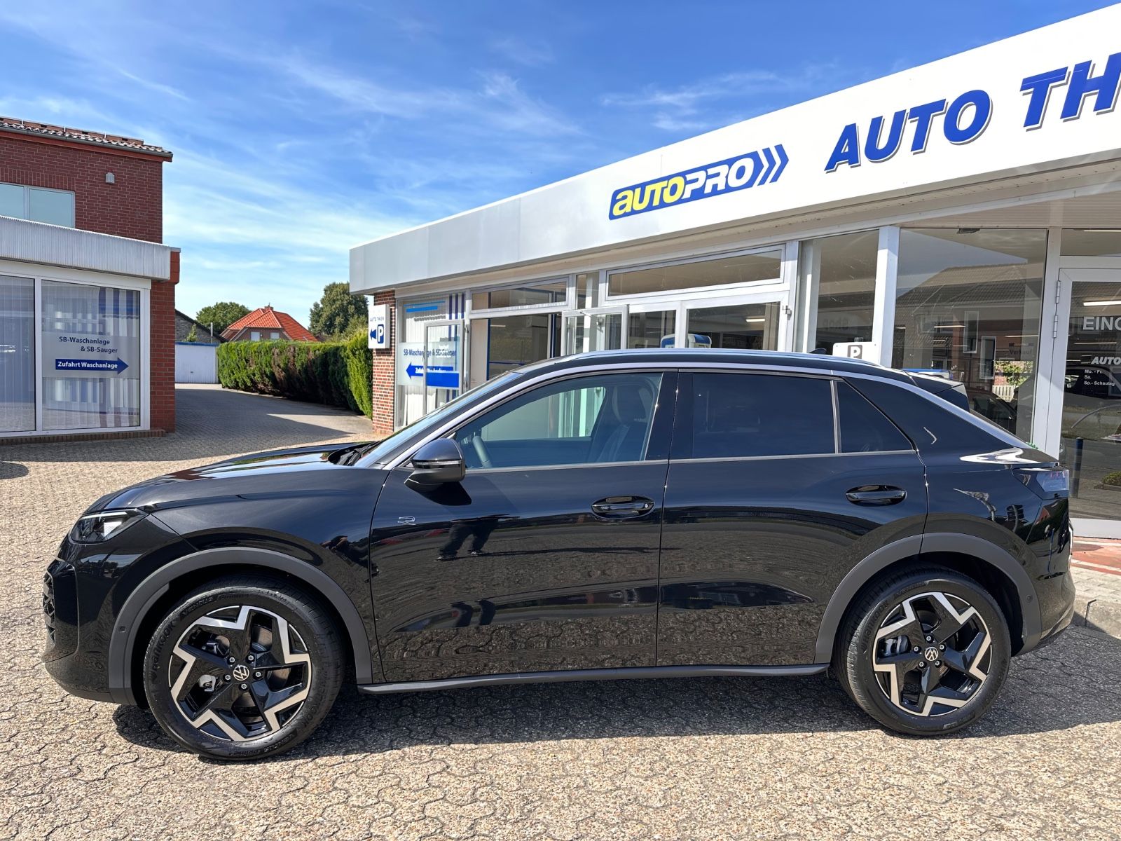 Fahrzeugabbildung Volkswagen T-Roc R Line 1.5 eTSI DSG APP/ACC/AHK/LED/eHeck