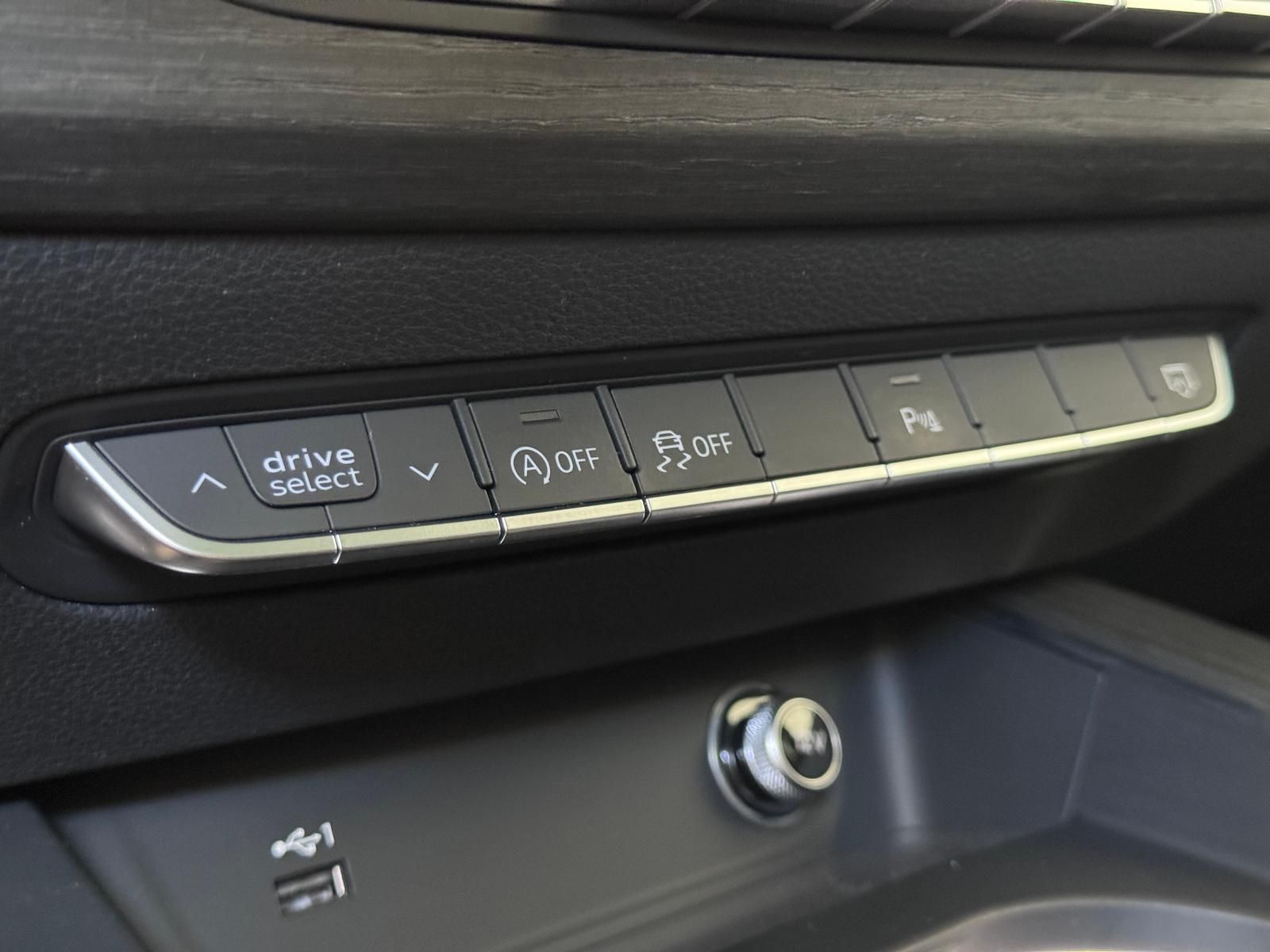 Fahrzeugabbildung Audi 40 TDI S-LINE MATRIX/ACC/KEYL/PANO/VIRTUAL/R-CAM