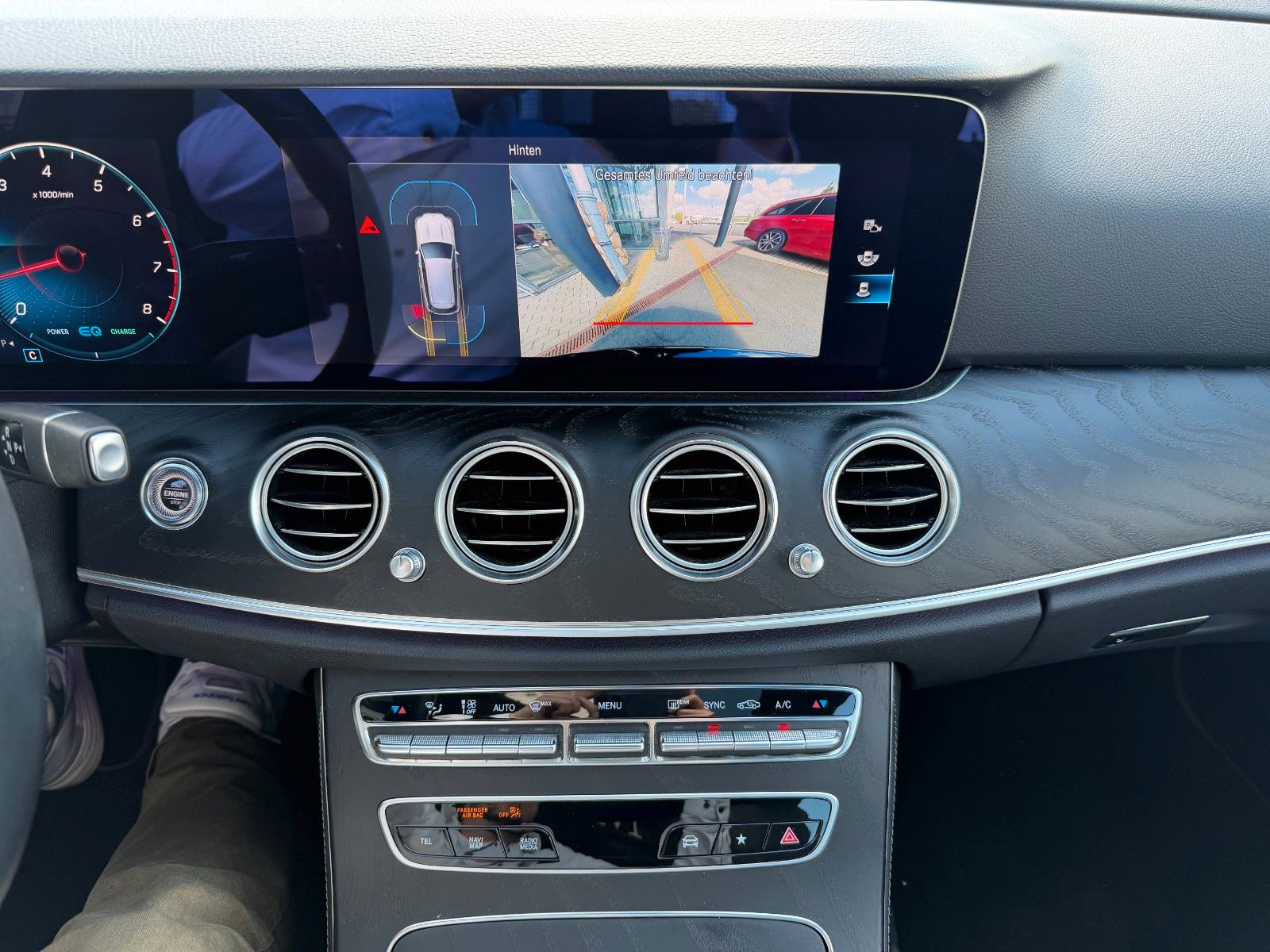 Fahrzeugabbildung Mercedes-Benz E 200 T Avantgarde+Pano+RKamera+Ambiente+TotW