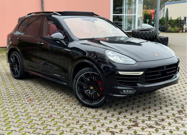 Porsche Cayenne Turbo 1.Hand Carbon Panorama