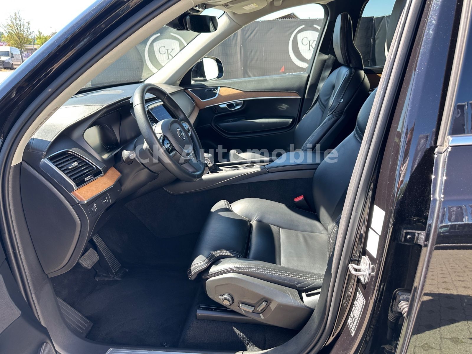 Fahrzeugabbildung Volvo XC90 T5 Inscription AWD/7Sitze/BLIS/LED/360°/AHK