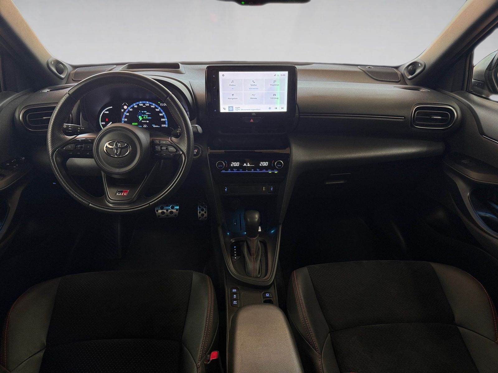 Fahrzeugabbildung Toyota Yaris Cross 1.5 GR Sport HUD,KlimaA,LED,LM 18