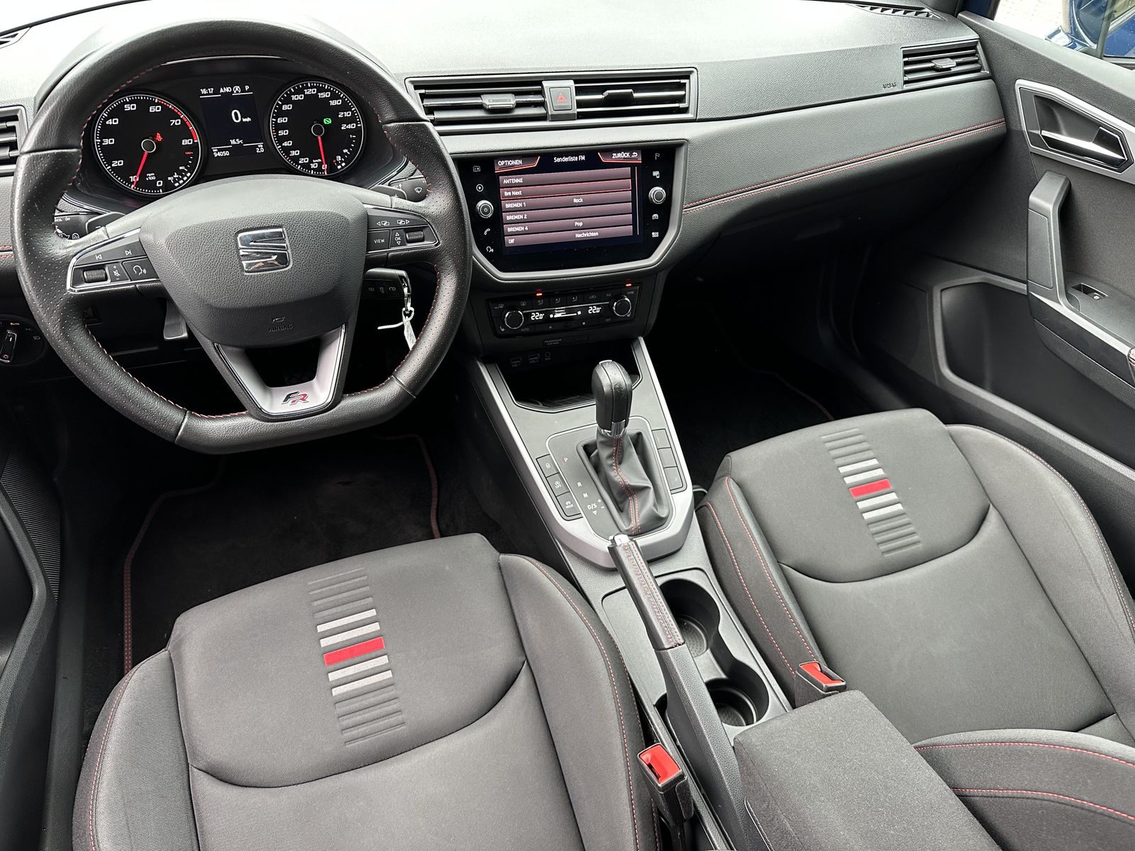 Fahrzeugabbildung SEAT Arona 1.0 TSI FR-Line DSG NAV+SHZ+APS+DAB+TEMPO+