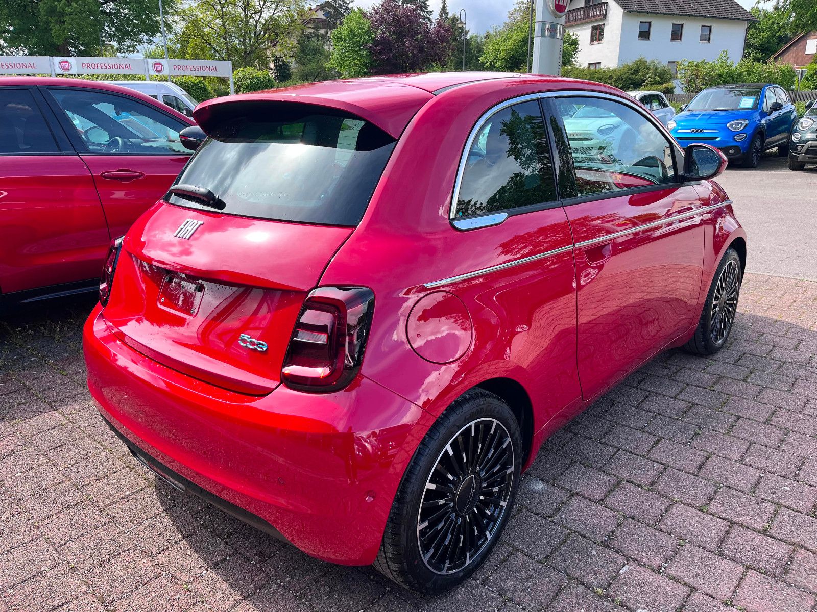 Fahrzeugabbildung Fiat 500e 500 e La Prima