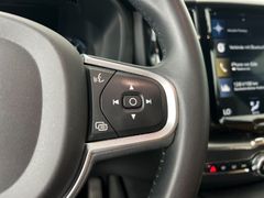 VOLVO XC60 Momentum / NUR 61.tKM / 1.HD / GARANTIE / VOLVO XC60 Momentum / NUR 61.tKM / 1.HD / GARANTIE /