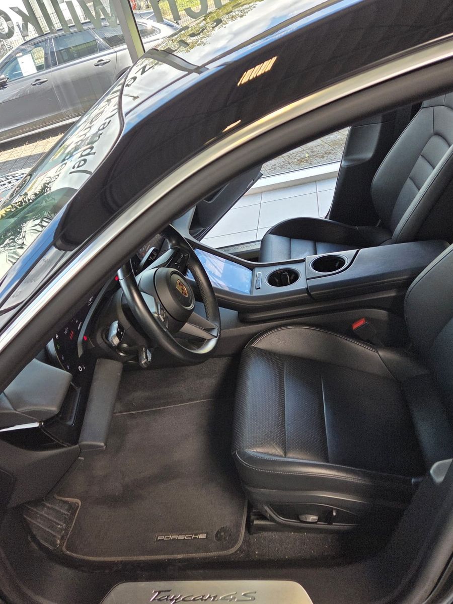 Fahrzeugabbildung Porsche Taycan 4 S/erst 48000km
