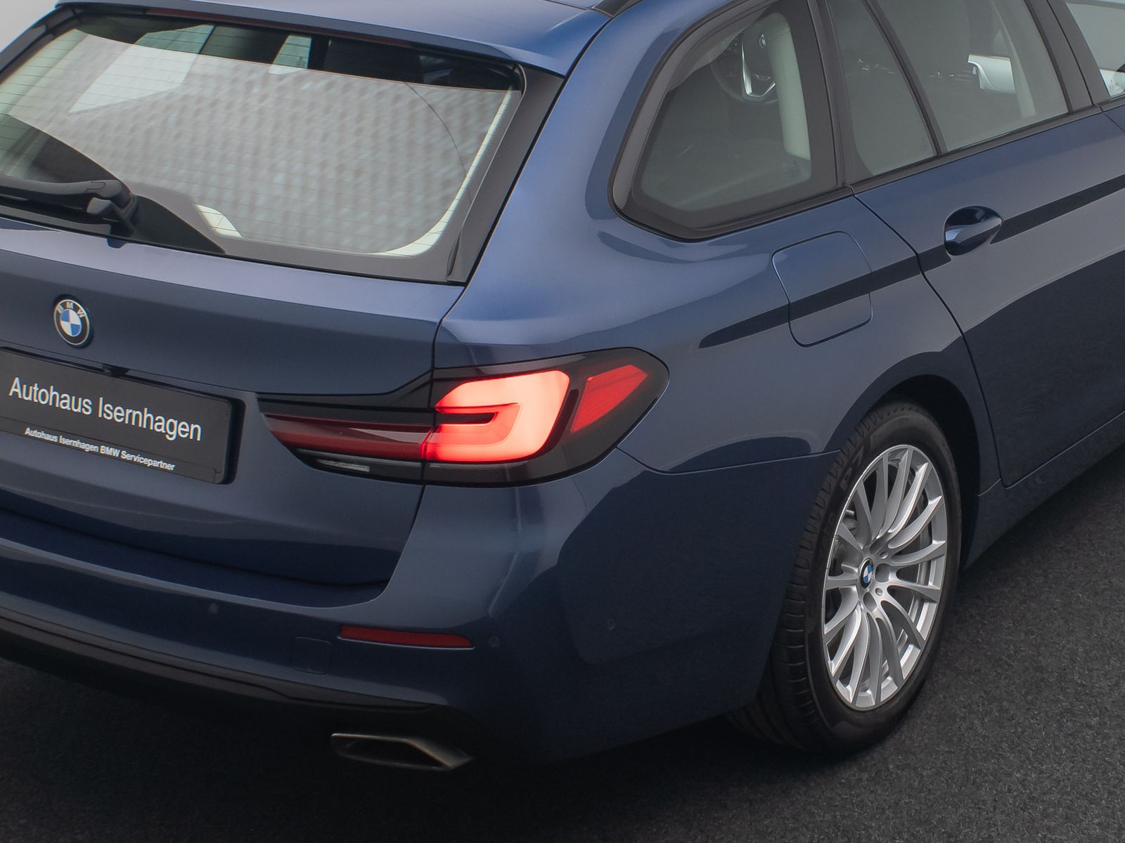 Fahrzeugabbildung BMW 540d xD Panorama Kamera DAB HiFi Lenkrhzg Sport