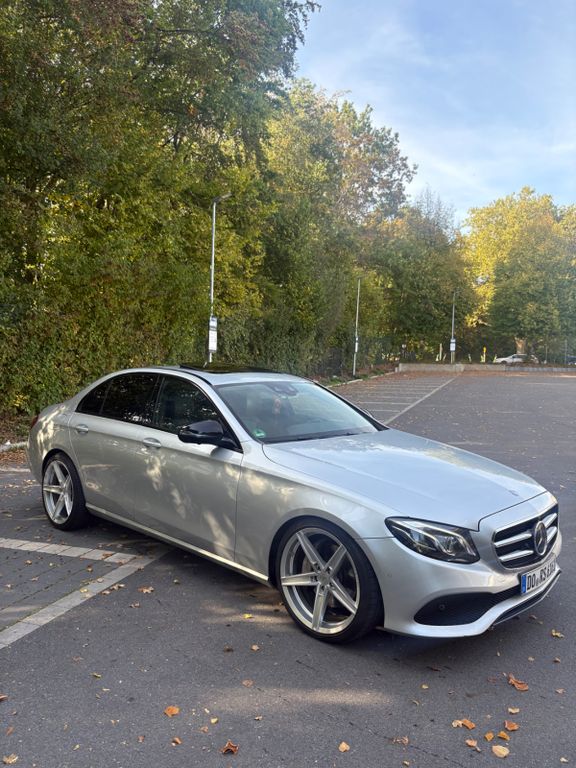 Image of Mercedes-Benz E 220
