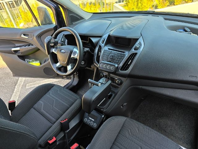 Fahrzeugabbildung Ford Grand Tourneo Connect Paravan Selbstfahrer Rolli