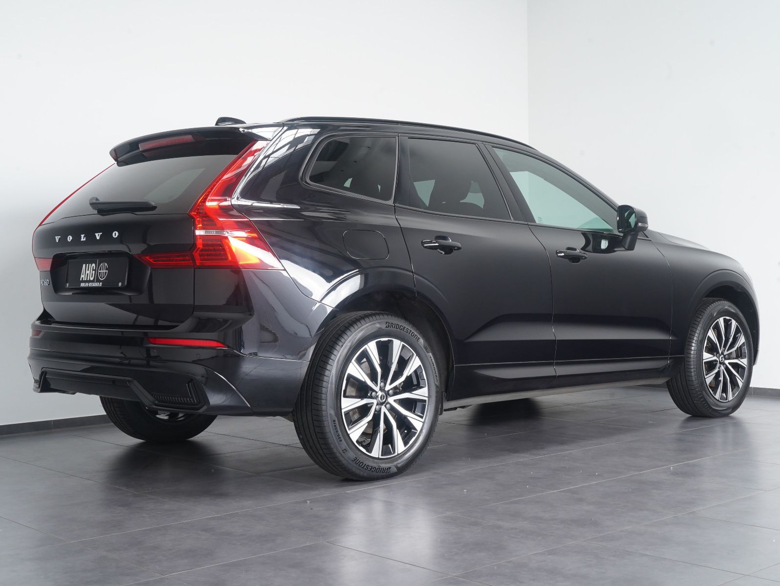 Fahrzeugabbildung Volvo XC60 B4 D AWD Plus Dark PANORAMA/LED/ACC/AHK