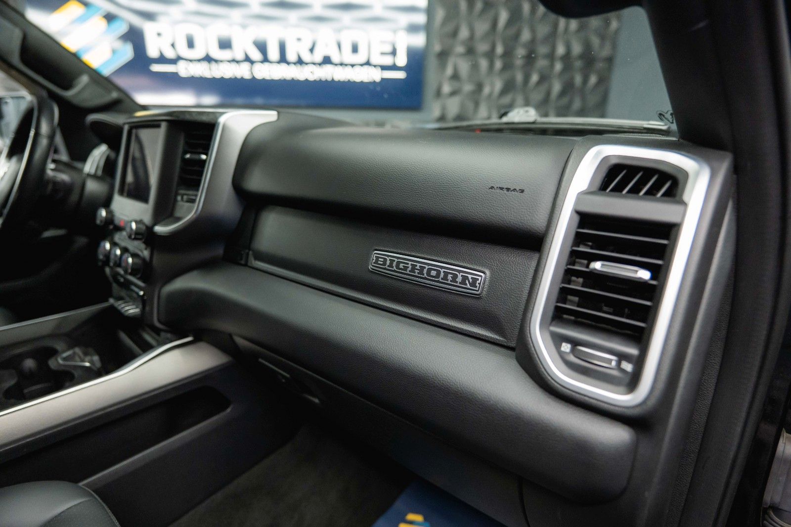 Fahrzeugabbildung Dodge RAM 5.7 V8 HEMI 4x4 BLACK Limited Longbed 19%