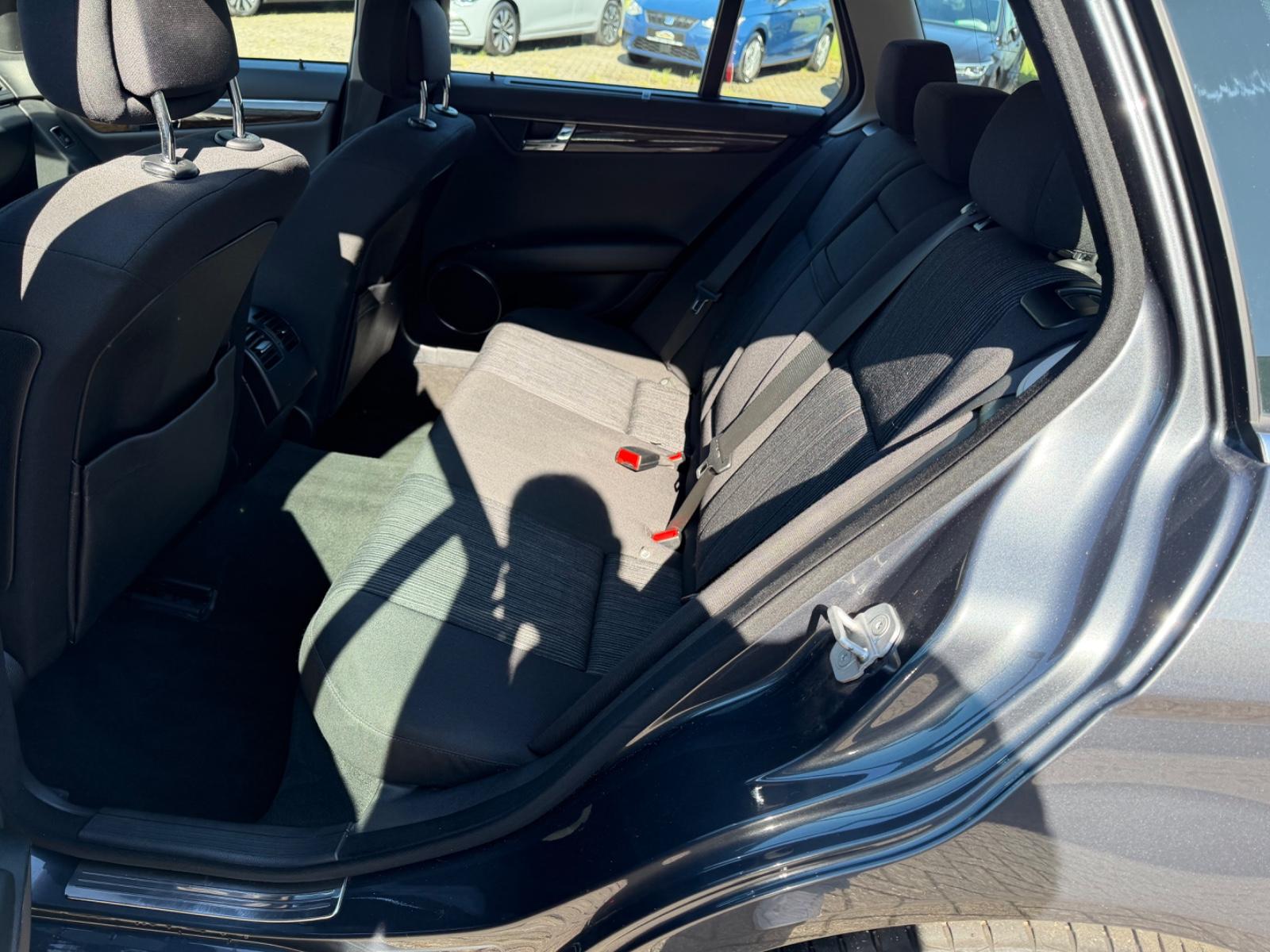 Mercedes-Benz C220 2010 — photo 9