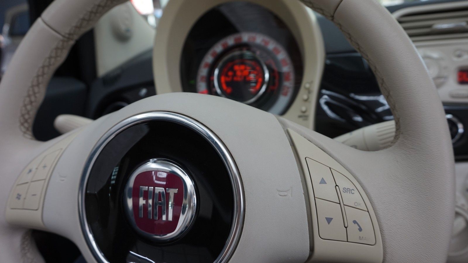 Fahrzeugabbildung Fiat 500 Lounge Cabrio  Scheckh. gepfl. TÜV neu