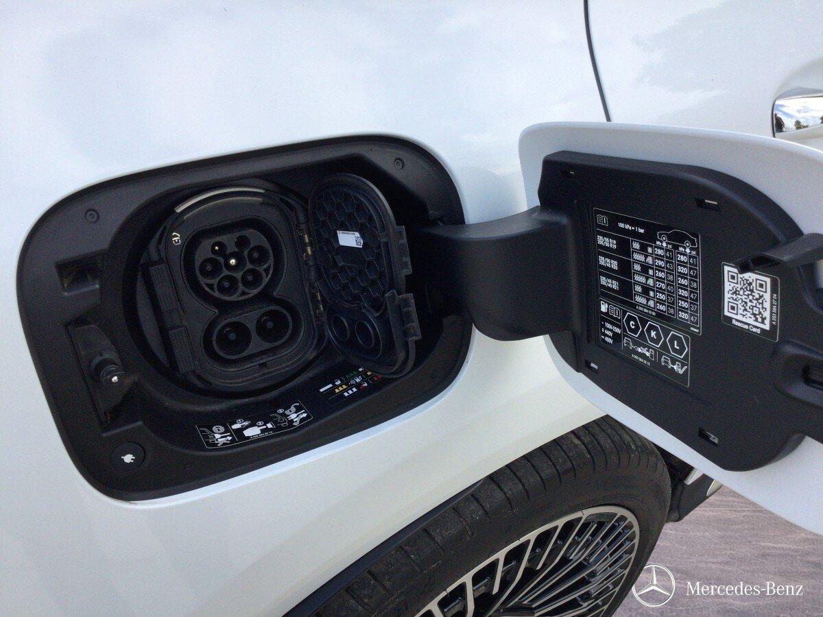 Mercedes-Benz EQC 400 4M AMG+HUD+SHD+AHK+KEYG+360+DISTR+TOTWIN