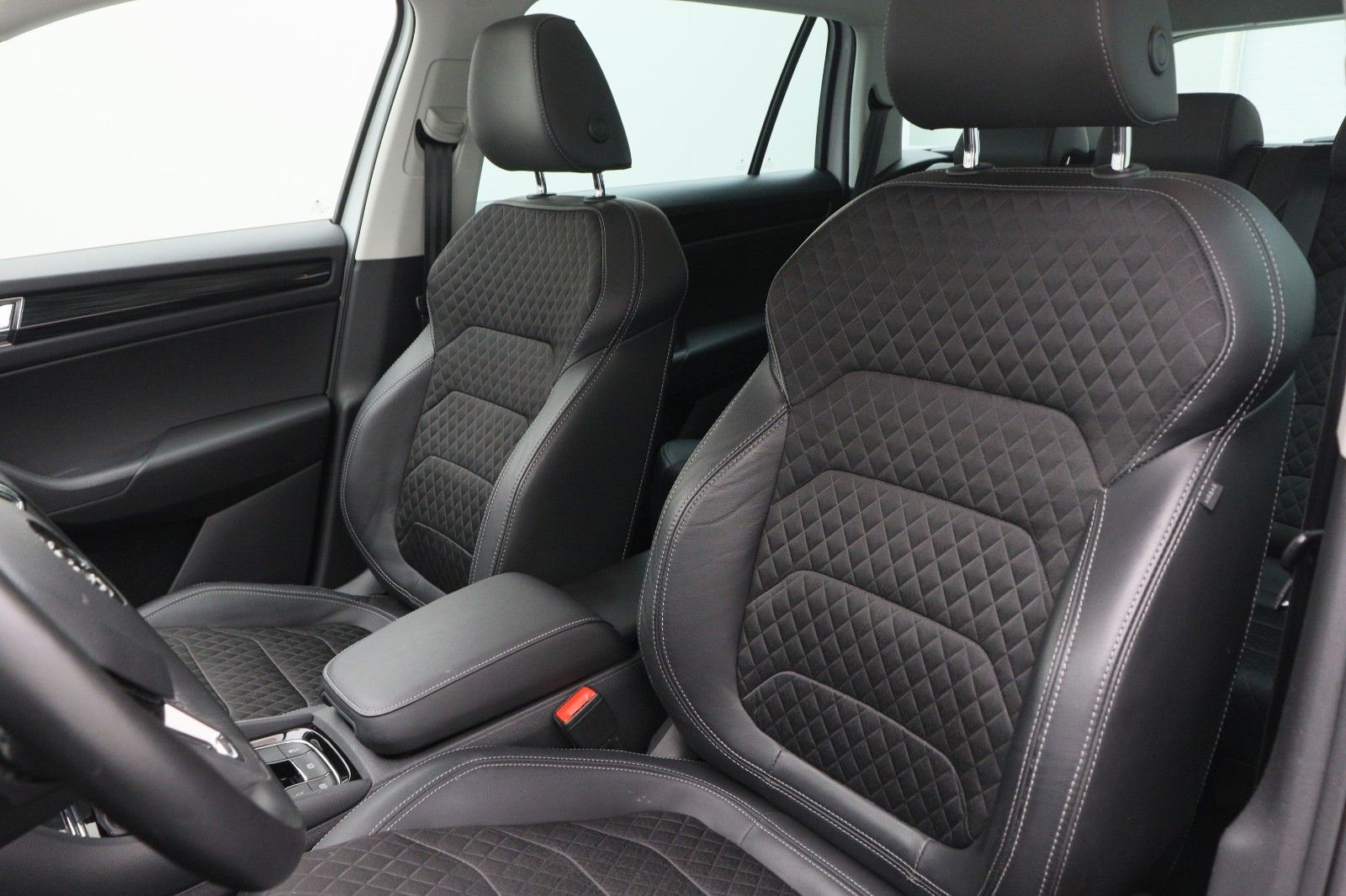 Fahrzeugabbildung SKODA Kodiaq Style 4x4 DSG AHK Panorama Kamera19"